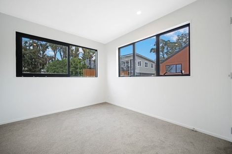 Photo of property in 2/11 Stottholm Road, Titirangi, Auckland, 0604