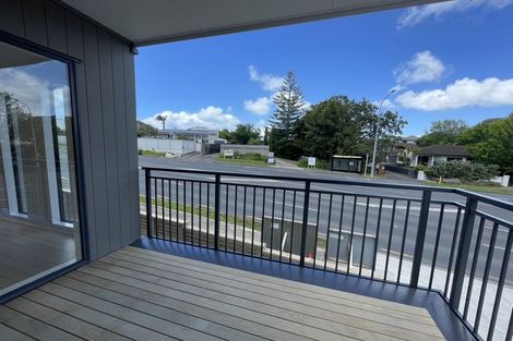 Photo of property in 1/11 Oteha Valley Road, Northcross, Auckland, 0632