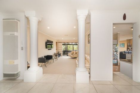 Photo of property in 54 Cashmere Drive, Fitzherbert, Palmerston North, 4410