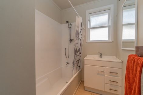 Photo of property in 19 Sheridan Drive, New Lynn, Auckland, 0600