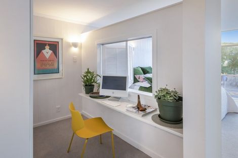 Photo of property in Dorchester Apartments, 144 Oriental Parade, Oriental Bay, Wellington, 6011