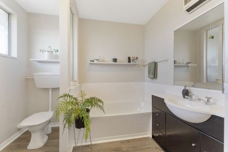 Photo of property in 2/6 Croziers Road, St Albans, Christchurch, 8052