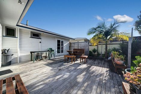 Photo of property in 8 Coniston Avenue, Te Atatu South, Auckland, 0610