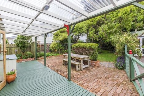 Photo of property in 38 Derwent Street, Island Bay, Wellington, 6023