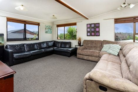 Photo of property in 34 Unsworth Drive, Unsworth Heights, Auckland, 0632