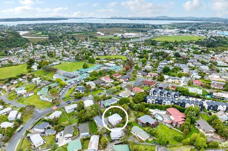 Photo of property in 2/16 Lilburn Crescent, Massey, Auckland, 0614