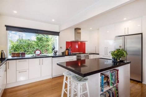 Photo of property in 90a Matipo Road, Mairangi Bay, Auckland, 0630