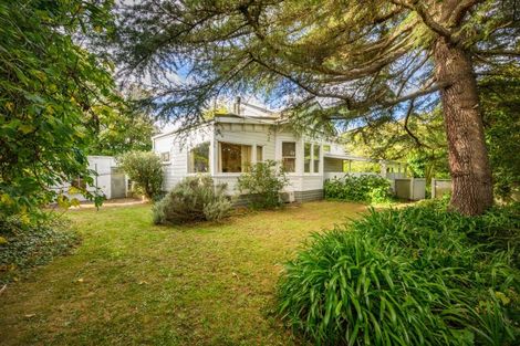 Photo of property in 19 Pahiatua Street, Hokowhitu, Palmerston North, 4410