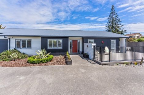 Photo of property in 45 Seagrass Place, Otaki Beach, Otaki, 5512