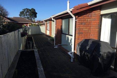 Photo of property in 4 Bosnyak Drive, Te Atatu South, Auckland, 0610