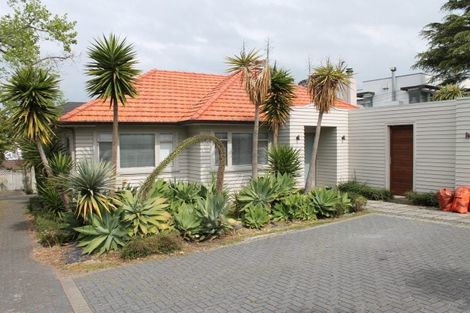 Photo of property in 92 Shakespeare Road, Milford, Auckland, 0620