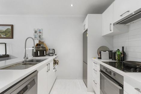 Photo of property in 8 Karauria Lane, Orewa, 0931