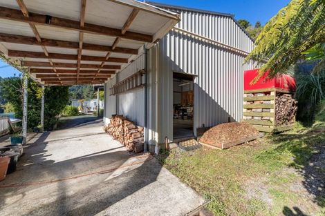 Photo of property in 124 Wyndham Road, Pinehaven, Upper Hutt, 5019