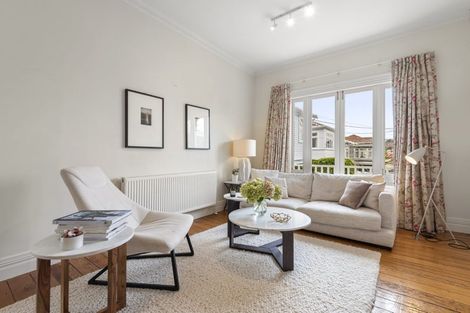 Photo of property in 12 Rixon Grove, Mount Victoria, Wellington, 6011