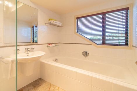 Photo of property in 27 Callender Place, Shelly Park, Auckland, 2014