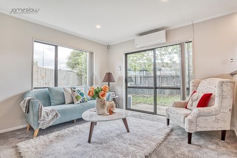 Photo of property in 2 Hamblyn Place, Ranui, Auckland, 0612