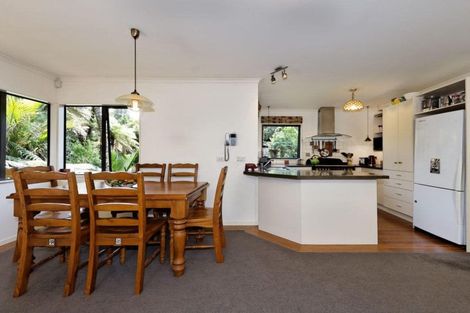 Photo of property in 408 Scenic Drive, Waiatarua, Auckland, 0612