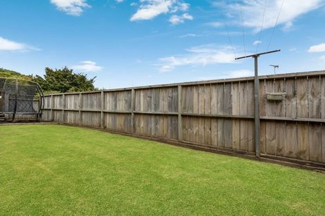 Photo of property in 2/8 Lochend Place, Highland Park, Auckland, 2010