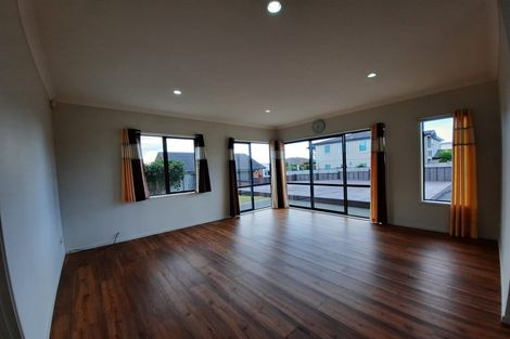 Photo of property in 21 Fairbairn Place, East Tamaki Heights, Auckland, 2016