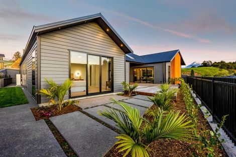 Photo of property in 54 Fernbrook Drive, Hurworth, New Plymouth, 4310