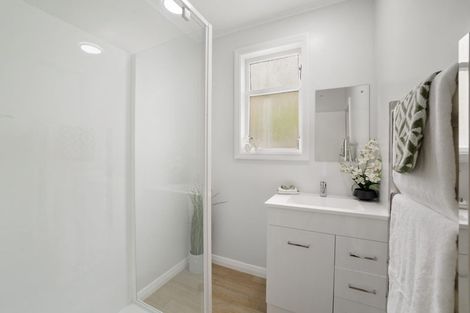 Photo of property in 15 Aplin Terrace, Ngaio, Wellington, 6035