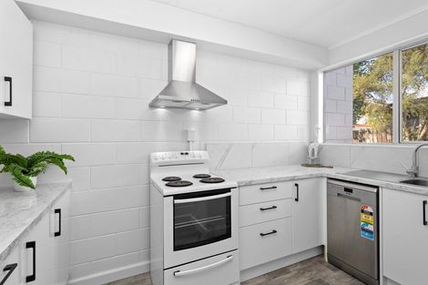 Photo of property in 2/100 Martin Street, Wallaceville, Upper Hutt, 5018