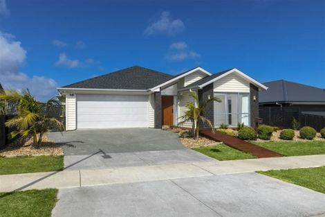 Photo of property in 15 Fruitlands Road, Kumeu, 0810