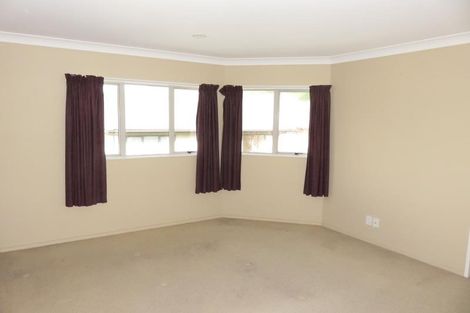 Photo of property in 10 Chippenham Grove, Churton Park, Wellington, 6037