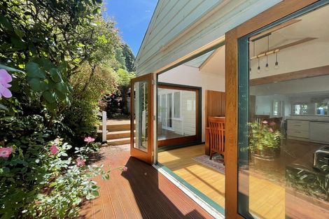 Photo of property in 299 Karaka Bay Road, Karaka Bays, Wellington, 6022