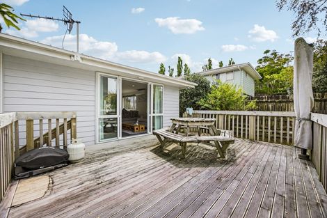 Photo of property in 6a Magdalen Place, West Harbour, Auckland, 0618