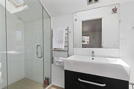 Photo of property in 14 Fraser Road, Narrow Neck, Auckland, 0624