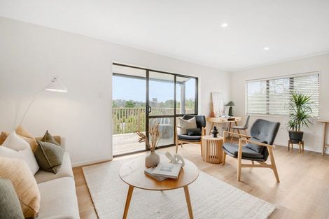 Photo of property in 11 Randal Place, Bayview, Auckland, 0629