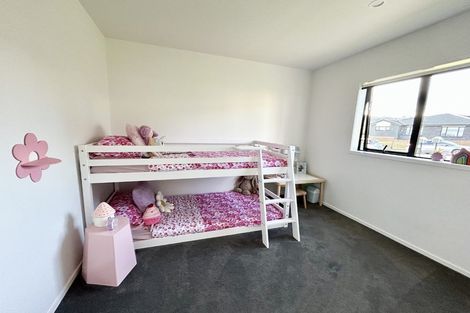 Photo of property in 25 Paihere Street, Huapai, Kumeu, 0810