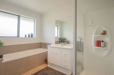 Photo of property in 12 Kowi Lakes Drive, One Tree Point, 0118