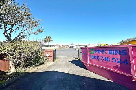 Photo of property in 16 Nerissa Place, Randwick Park, Auckland, 2105