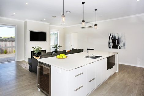 Photo of property in 32 Helenslee Road, Pokeno, 2402