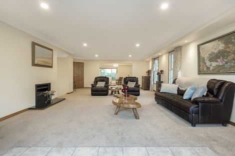 Photo of property in 18 Stevenson Way, Cockle Bay, Auckland, 2014