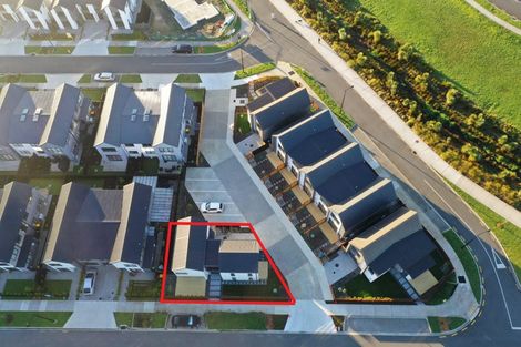Photo of property in 6 Cara Avenue, Kumeu, 0810