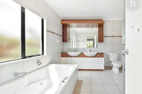 Photo of property in 17 Gilford Place, East Tamaki Heights, Auckland, 2016