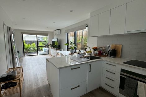 Photo of property in 3/8 Chivalry Road, Glenfield, Auckland, 0629