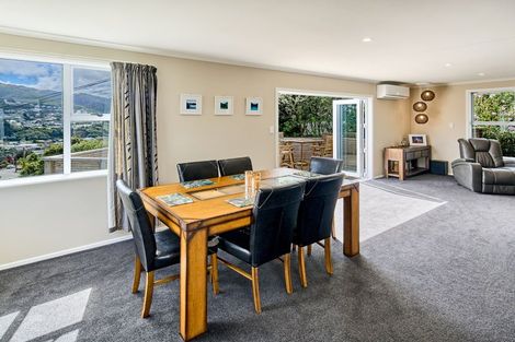 Photo of property in 6 Mayfair Place, Tawa, Wellington, 5028