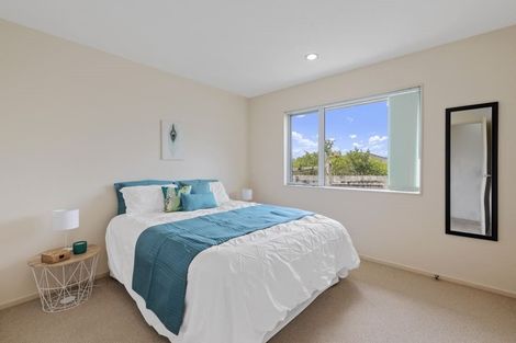 Photo of property in 78 Lake Panorama Drive, Henderson Valley, Auckland, 0612