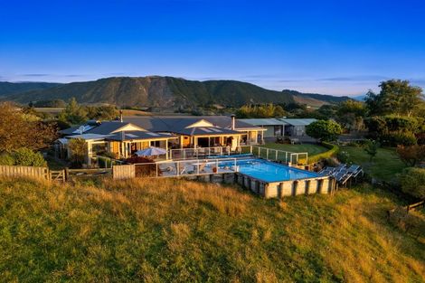 Photo of property in 101 Forest Lakes Road, Otaki, 5583