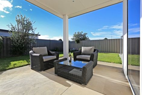 Photo of property in 10 Waimea Way, Poraiti, Napier, 4112