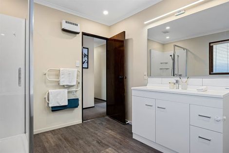 Photo of property in 6 Cherrywood Place, Redwood, Christchurch, 8051