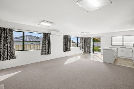 Photo of property in 11 Heta Road, Highlands Park, New Plymouth, 4312