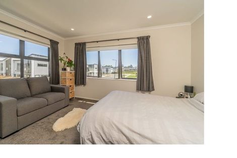Photo of property in 8c Lumbarda Drive, Kumeu, 0810