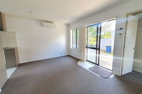 Photo of property in 33 Claverdon Drive, Massey, Auckland, 0614