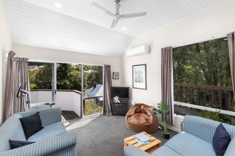 Photo of property in 8 Mackinnon Terrace, Sunshine Bay, Queenstown, 9300