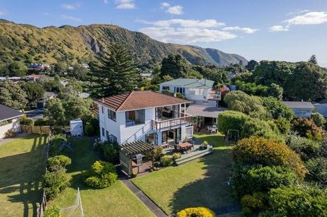 Photo of property in 1 Porter Place, Paekakariki, 5034